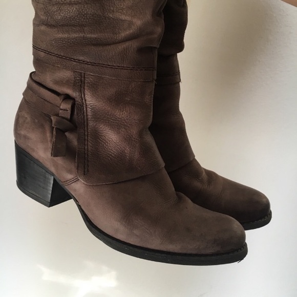 Brown heeled boots! - Picture 4 of 5